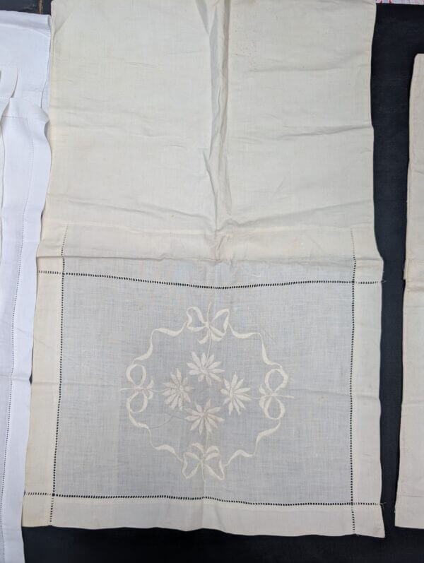 Communion Linen #12 - 2 Communion Linen Set Embroidered Bags plus 6 Corporals