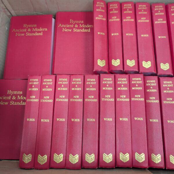 Red Hymns Ancient & Modern New Standard 1987