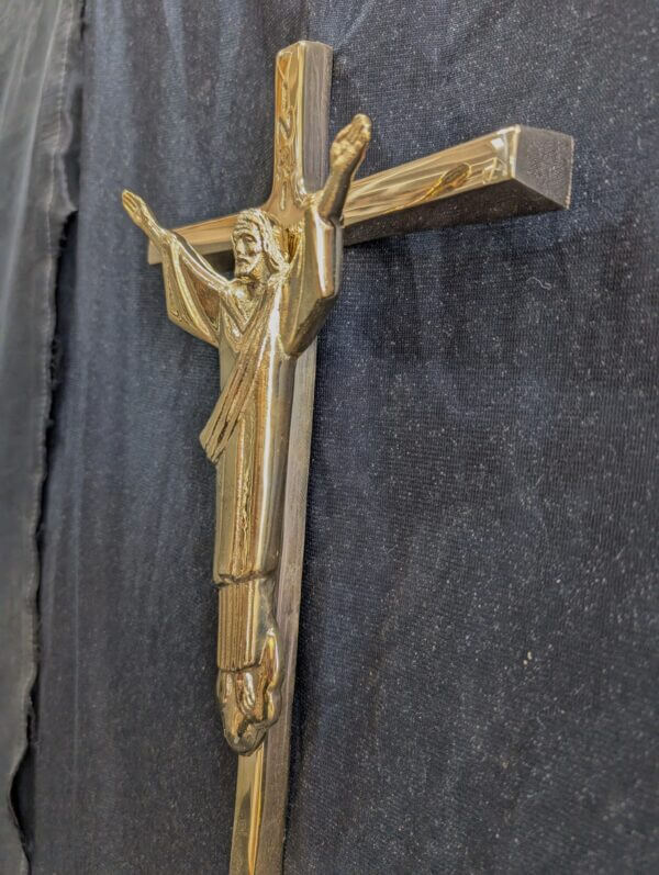Modern Polished Brass 'Christ the Redeemer' Wall Hanging Crucifix