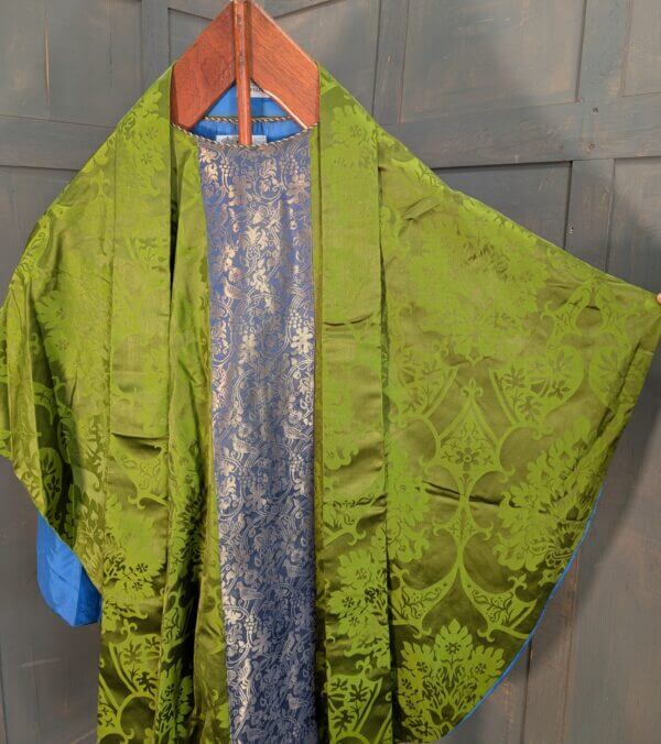 Excellent Watts & Co Peridot Green Damask Silk Chasuble with Stole