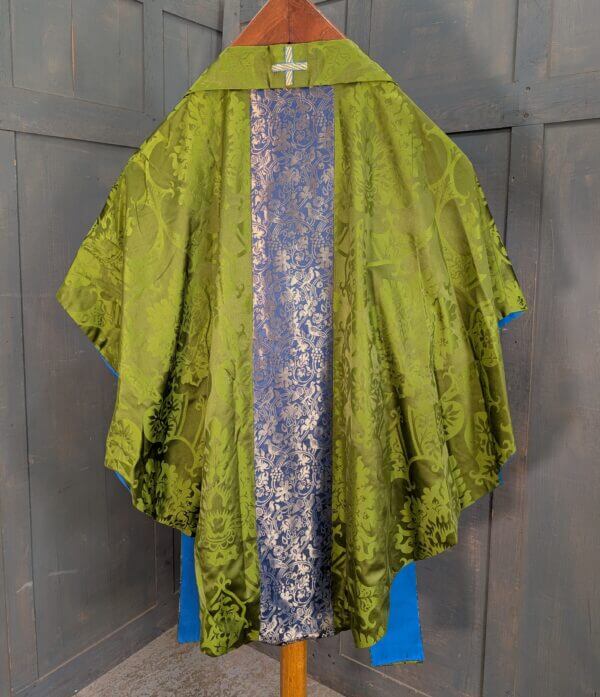 Excellent Watts & Co Peridot Green Damask Silk Chasuble with Stole