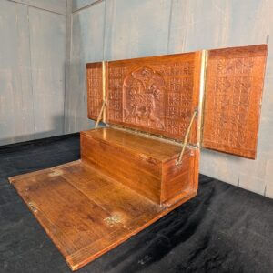 lovely Mowbray & Co 1911 carved oak potable altar